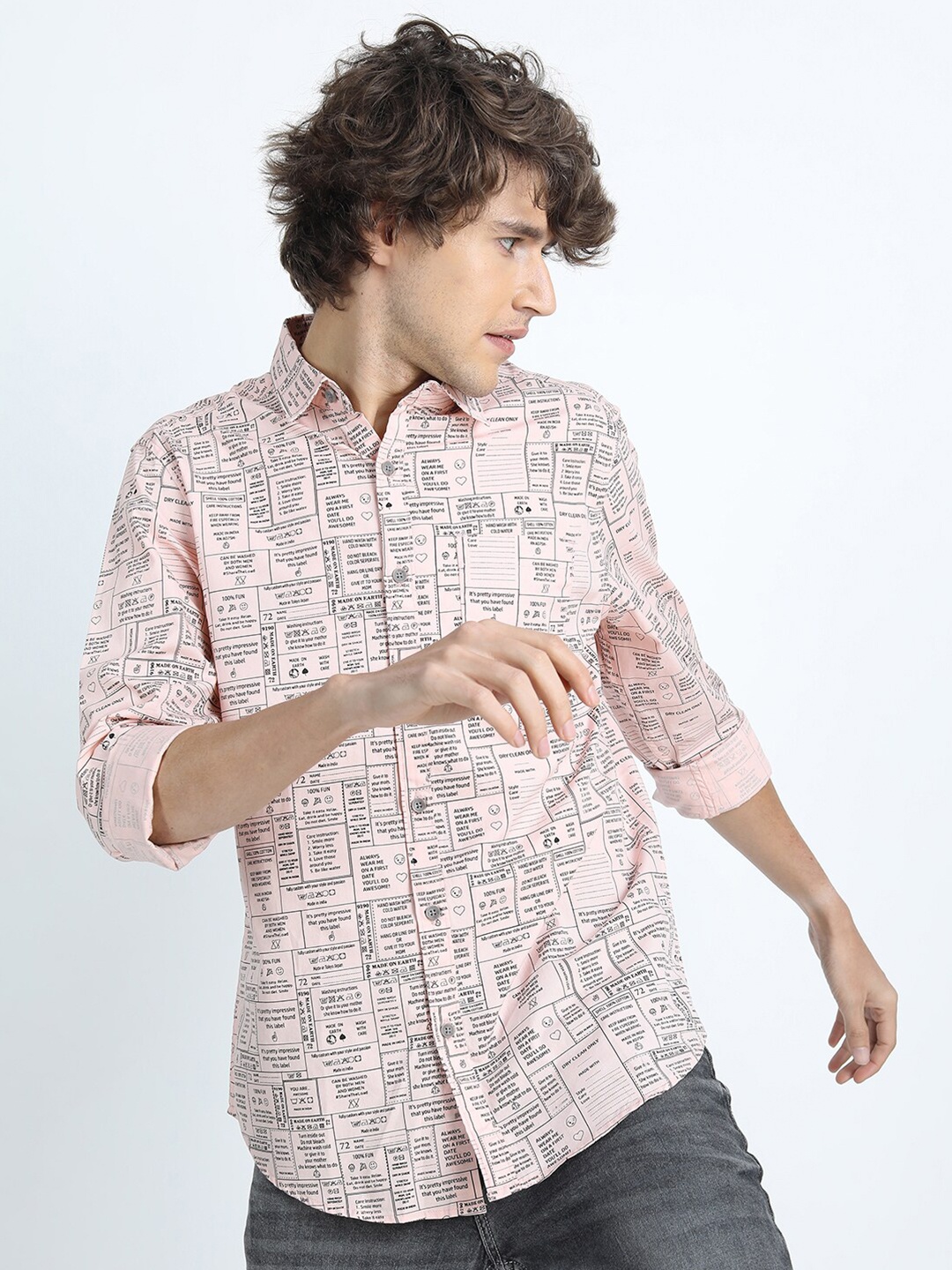 

HIGHLANDER Men Pink & Black Slim Fit Typography Printed Cotton Casual Shirt