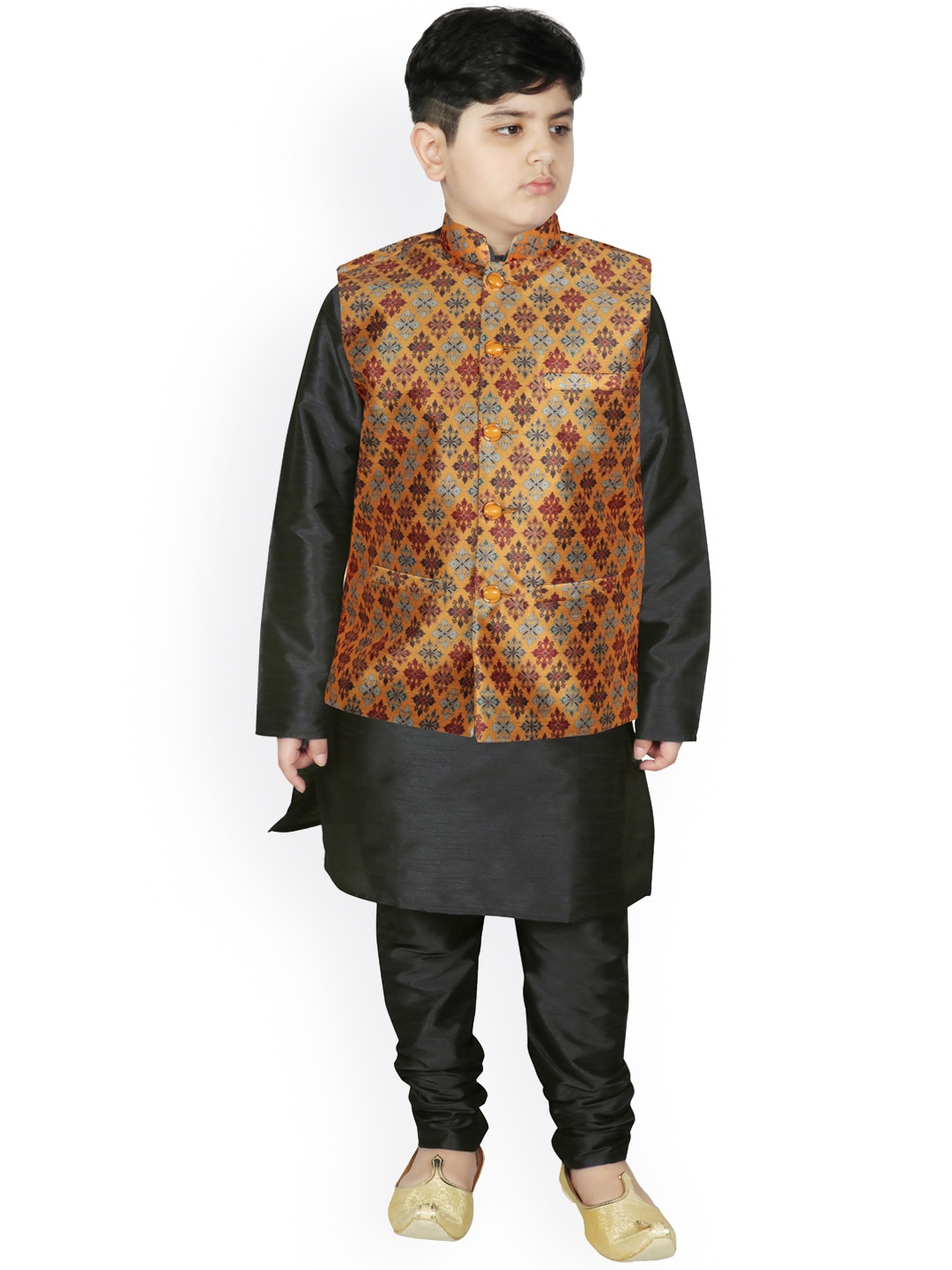 

SG YUVRAJ Boys Black Ethnic Motifs Raw Silk Kurta with Churidar & Nehru Jacket