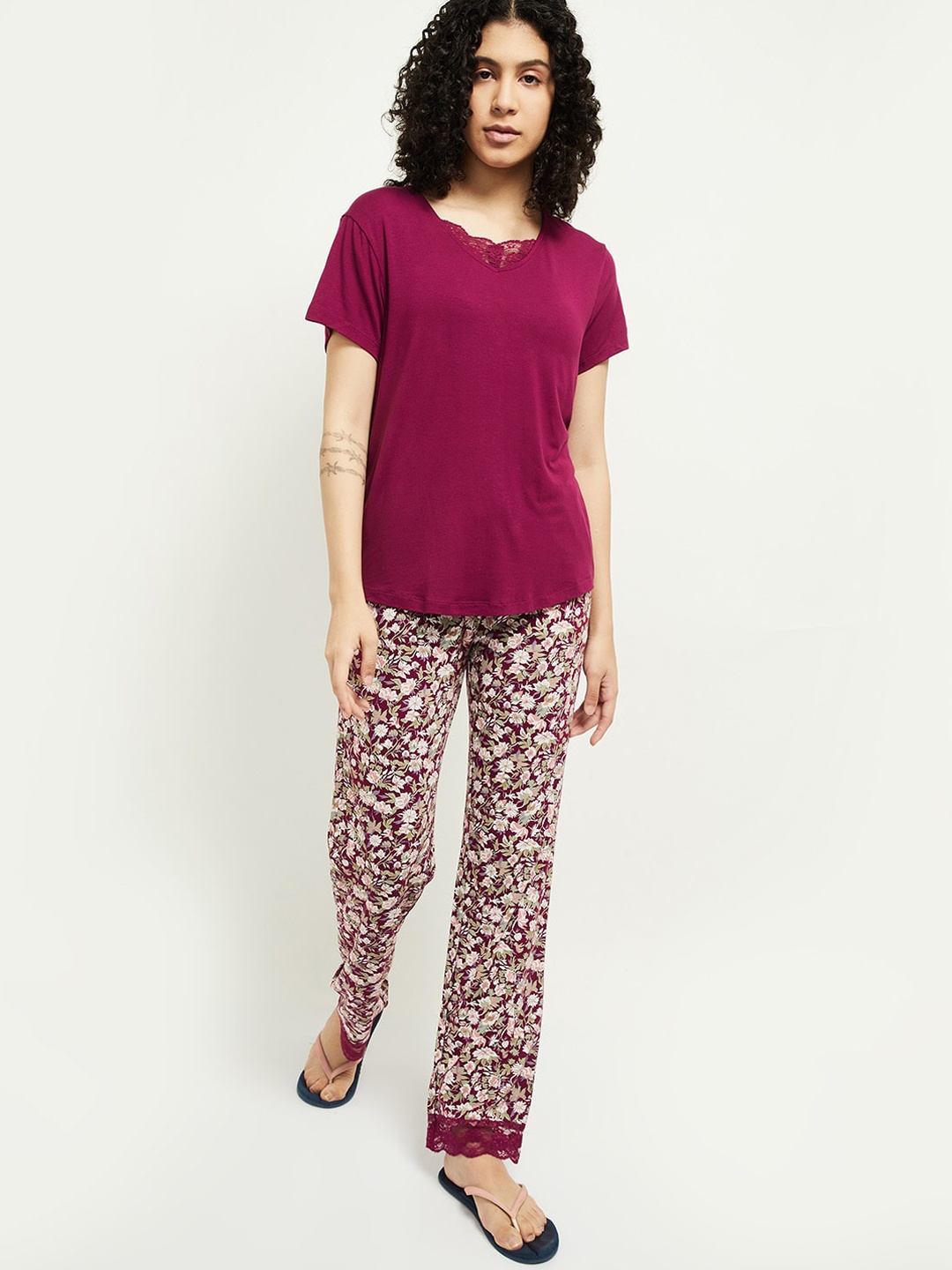 

max Women Magenta & White Printed Night Suit