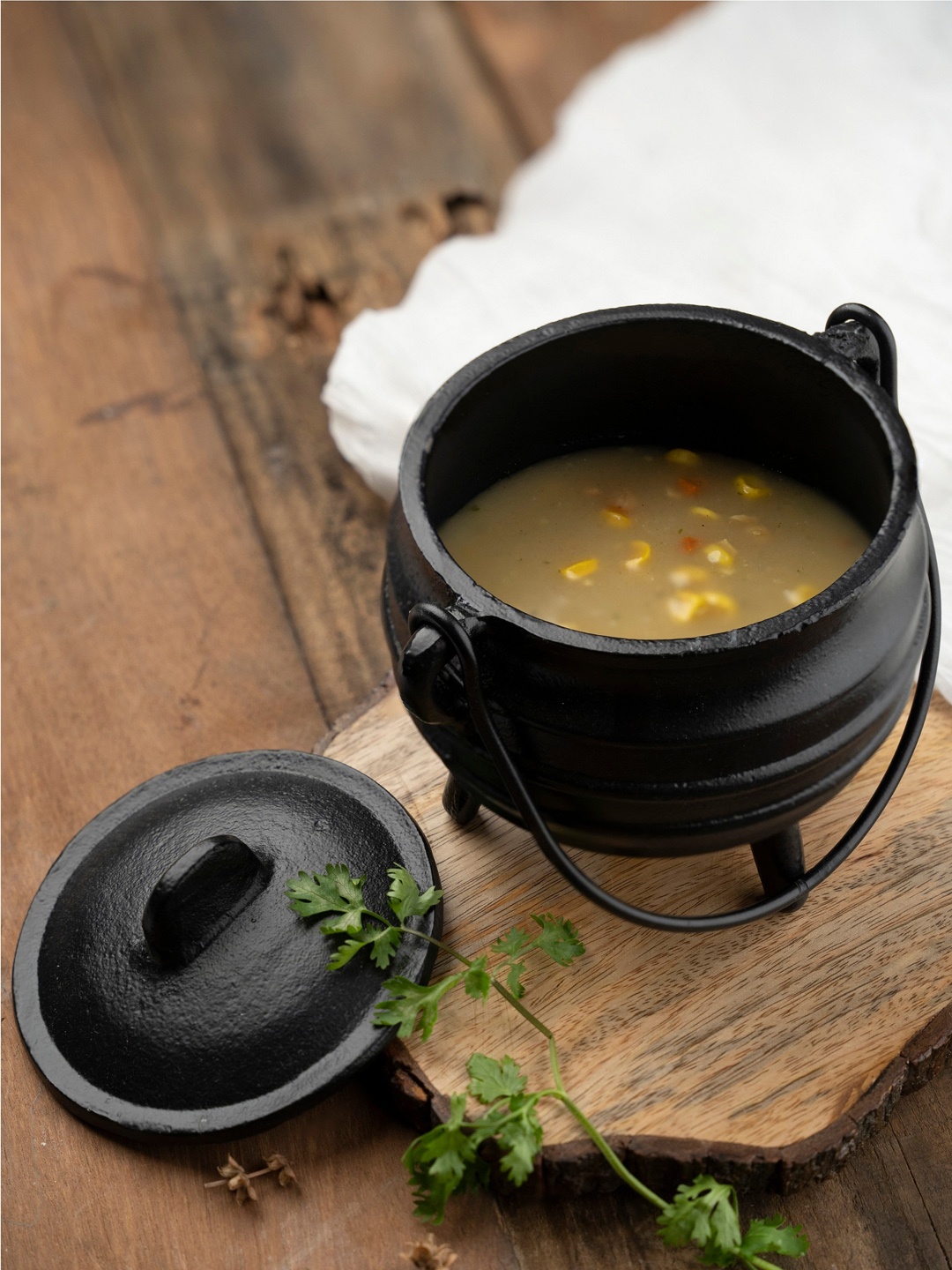 

Folkstorys Black Solid Iron Pot