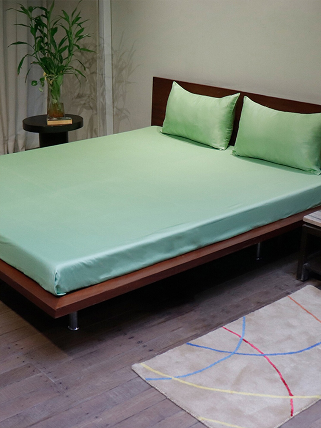 

ZEBA Green Solid 300 TC King Size Bedsheet With 2 Pillow Covers