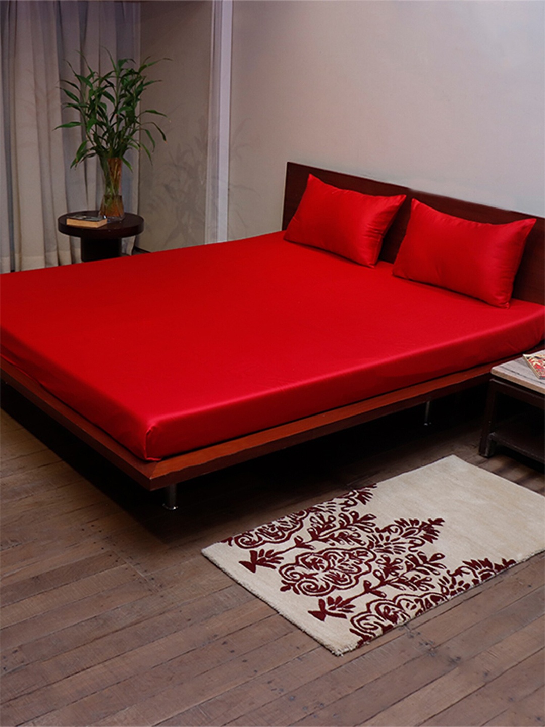 

ZEBA Red 300 TC King Bedsheet with 2 Pillow Covers
