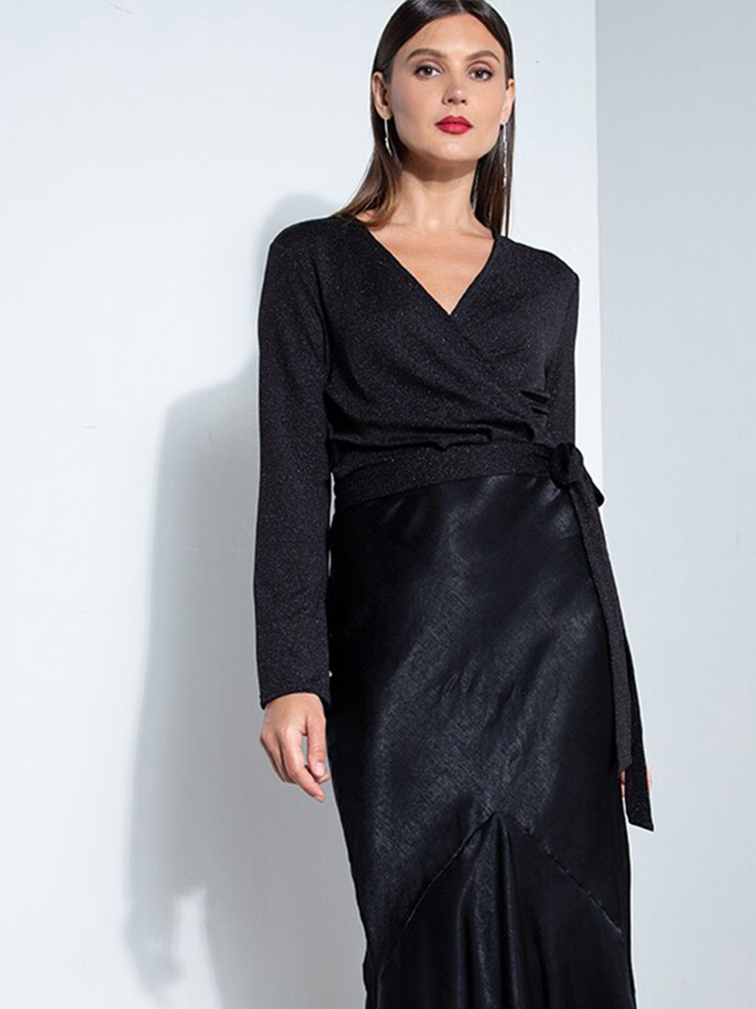 

ZALORA OCCASION Women Black Solid Crop Tie Waist Wrap Top