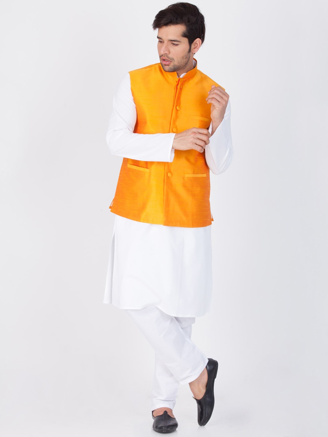 

VASTRAMAY Men White Solid Pure Cotton Kurta With Churidar & Nehru Jacket