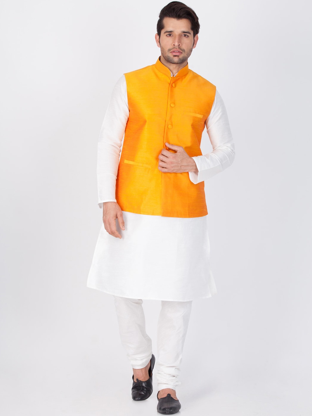 

VASTRAMAY Men White Solid Kurta With Churidar & Nehru Jacket