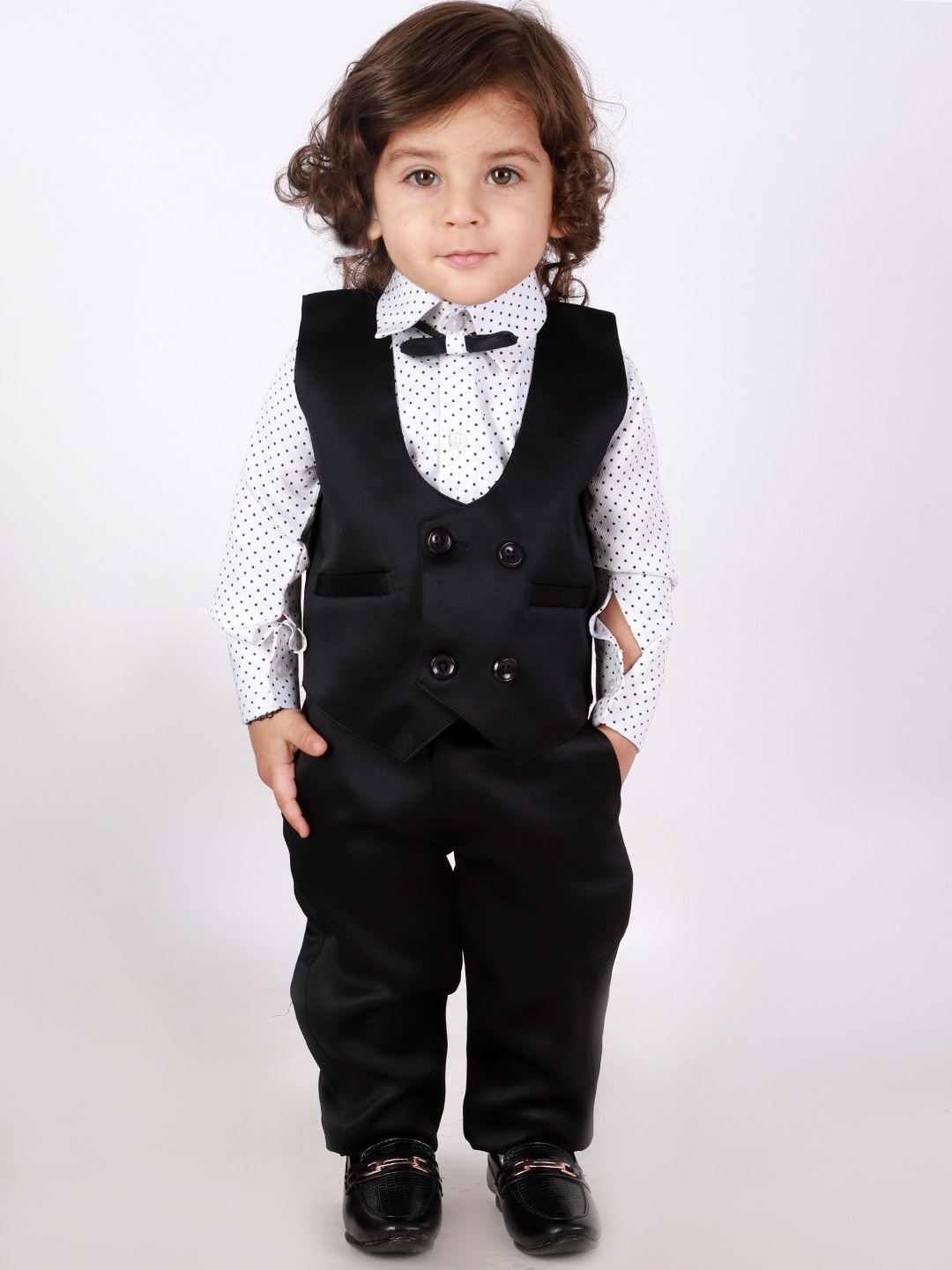 

KID1 Boys Black Suit With Bow-Tie