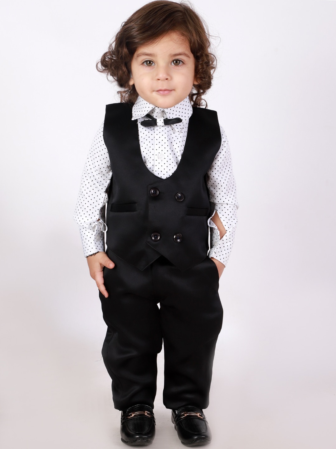 

KID1 Boys Black Self Design 4-Piece Single-Breasted Partywear Suit