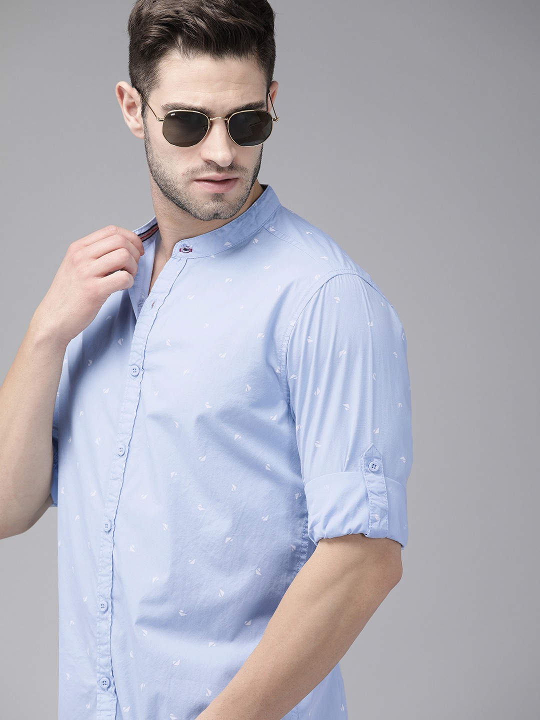 

The Roadster Lifestyle Co Men Blue & White Printed Pure Cotton Casual Shirt