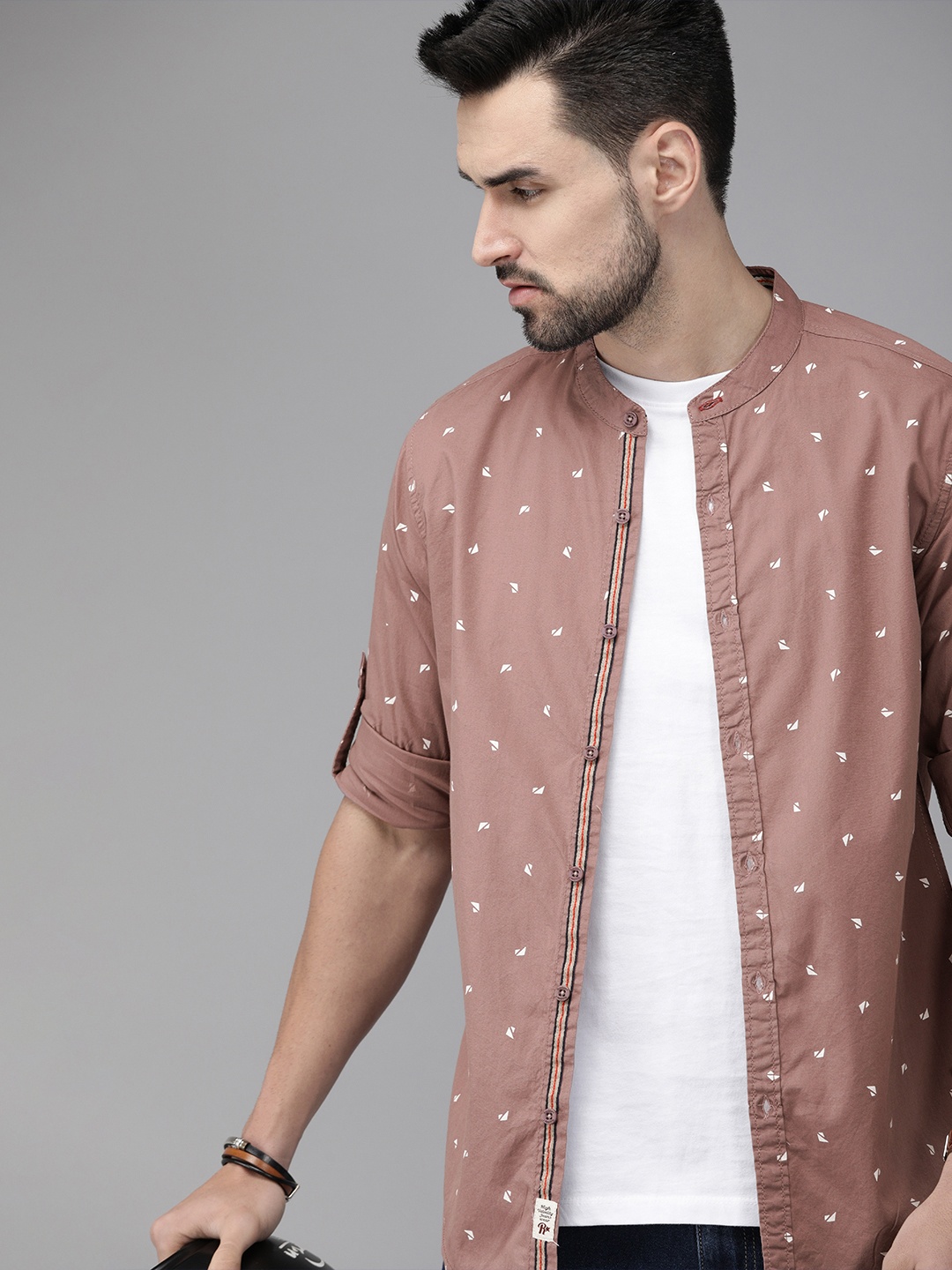 

The Roadster Lifestyle Co Men Mauve & White Printed Pure Cotton Casual Shirt