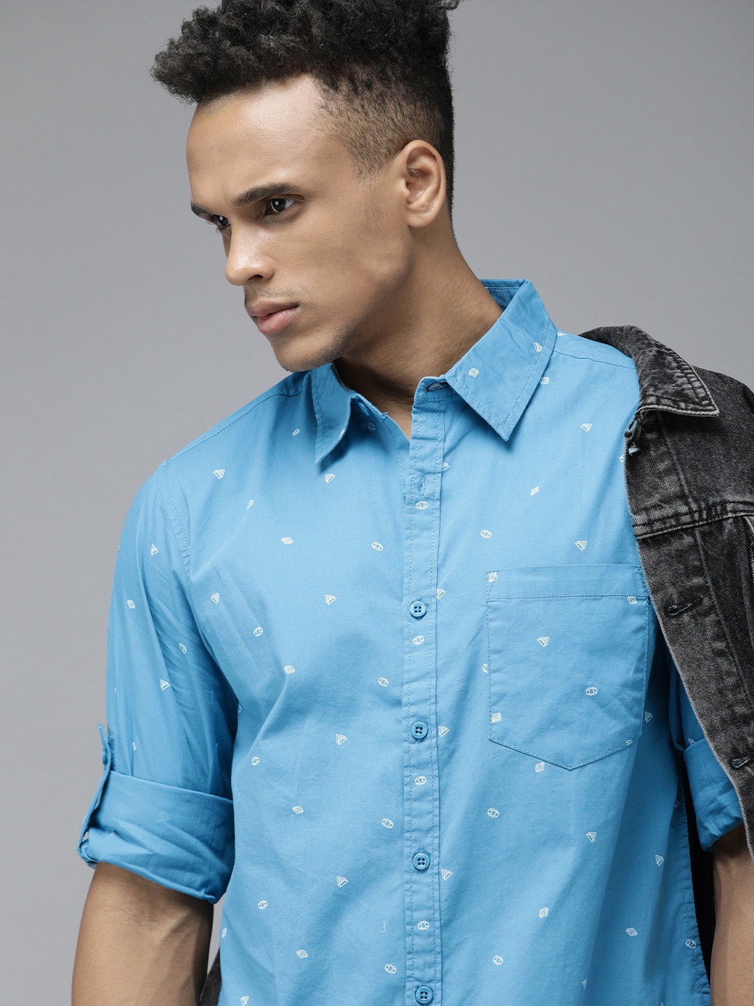 

The Roadster Lifestyle Co. Men Blue Printed Slim Fit Pure Cotton Casual Shirt