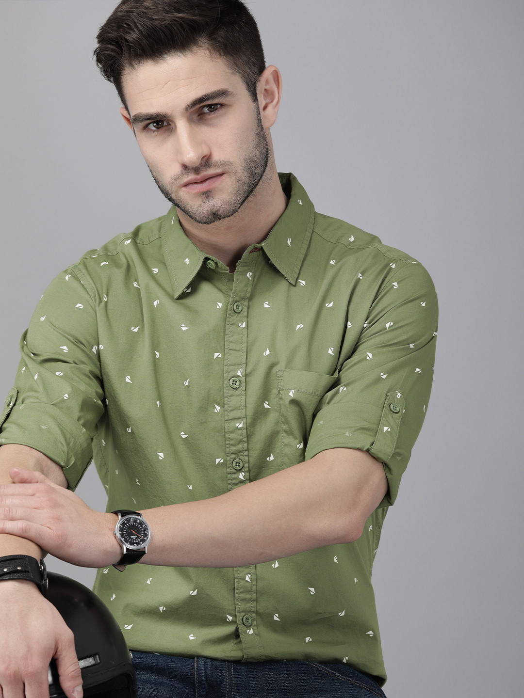 

The Roadster Lifestyle Co Men Green & White Printed Pure Cotton Casual Shirt