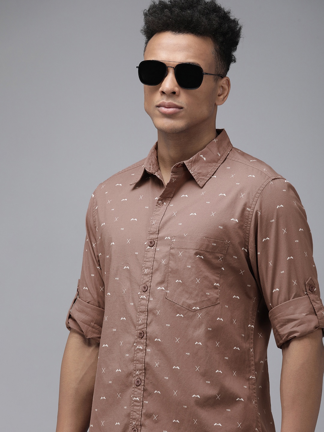

The Roadster Lifestyle Co Men Mauve Roll-Up Sleeves Printed Shirt