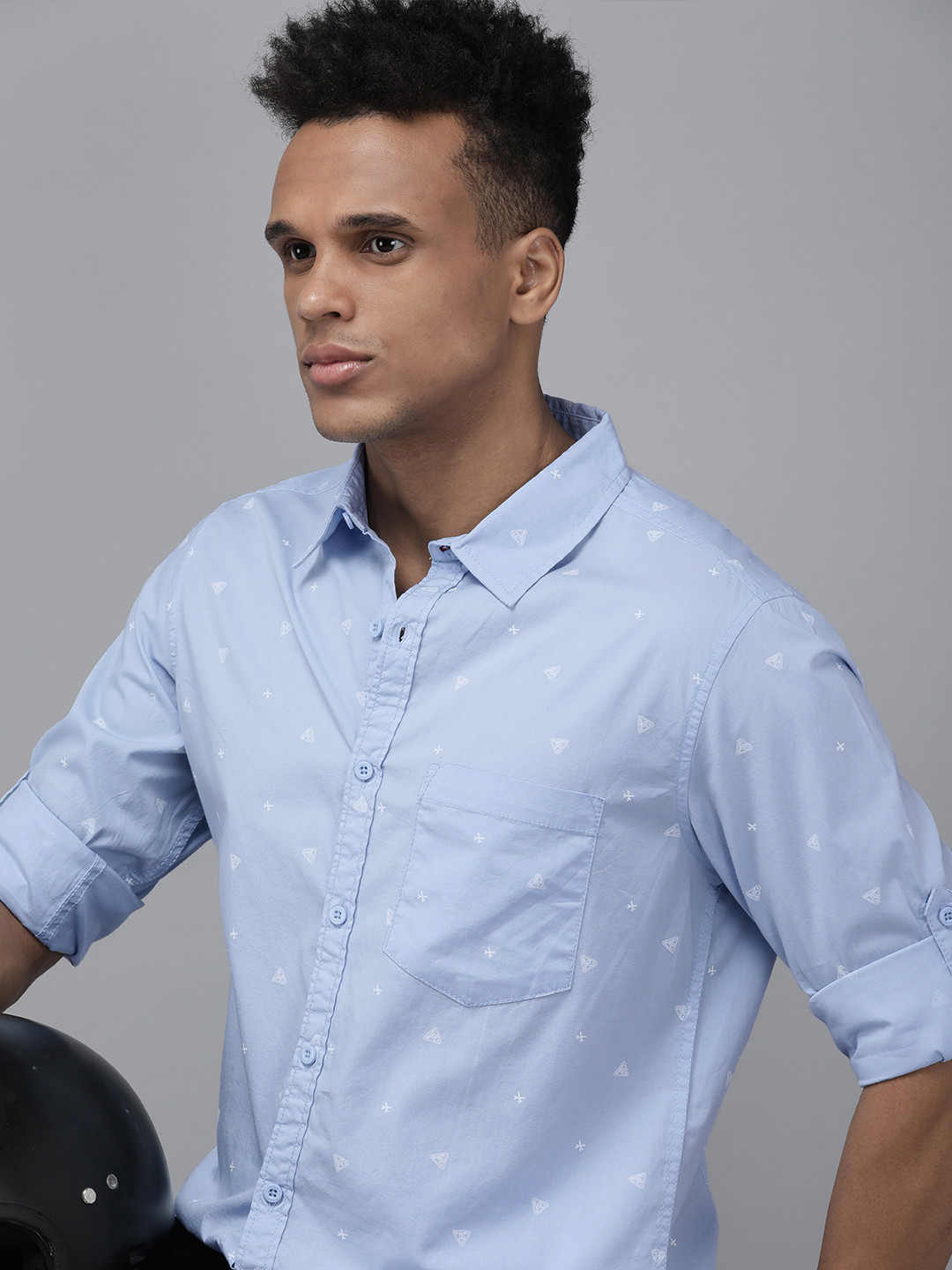 

The Roadster Lifestyle Co Men Blue & White Printed Pure Cotton Sustainable Casual Shirt