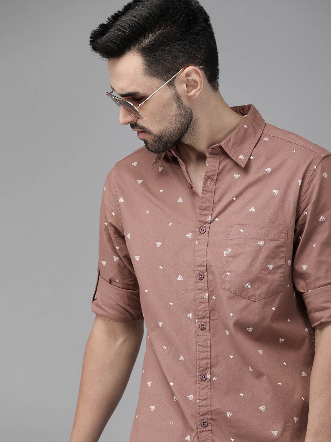 

The Roadster Lifestyle Co Men Mauve & White Printed Pure Cotton Casual Shirt