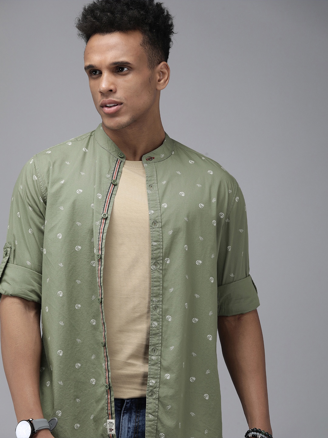 

The Roadster Lifestyle Co Men Green Printed Band Collar Casual Shirt