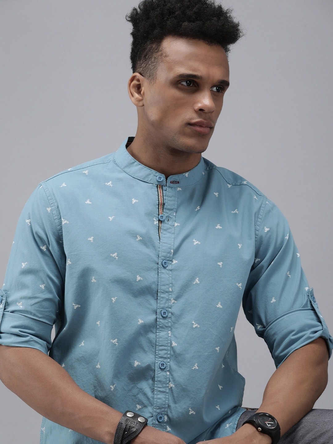 

The Roadster Lifestyle Co Men Blue Roll-Up Sleeves Printed Shirt