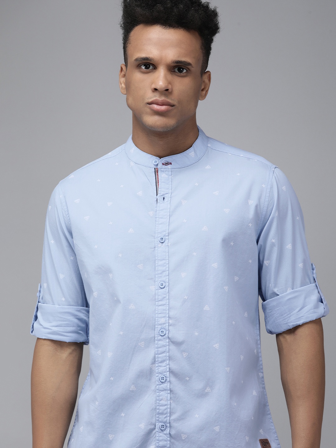 

The Roadster Lifestyle Co Men Blue & White Printed Pure Cotton Casual Shirt