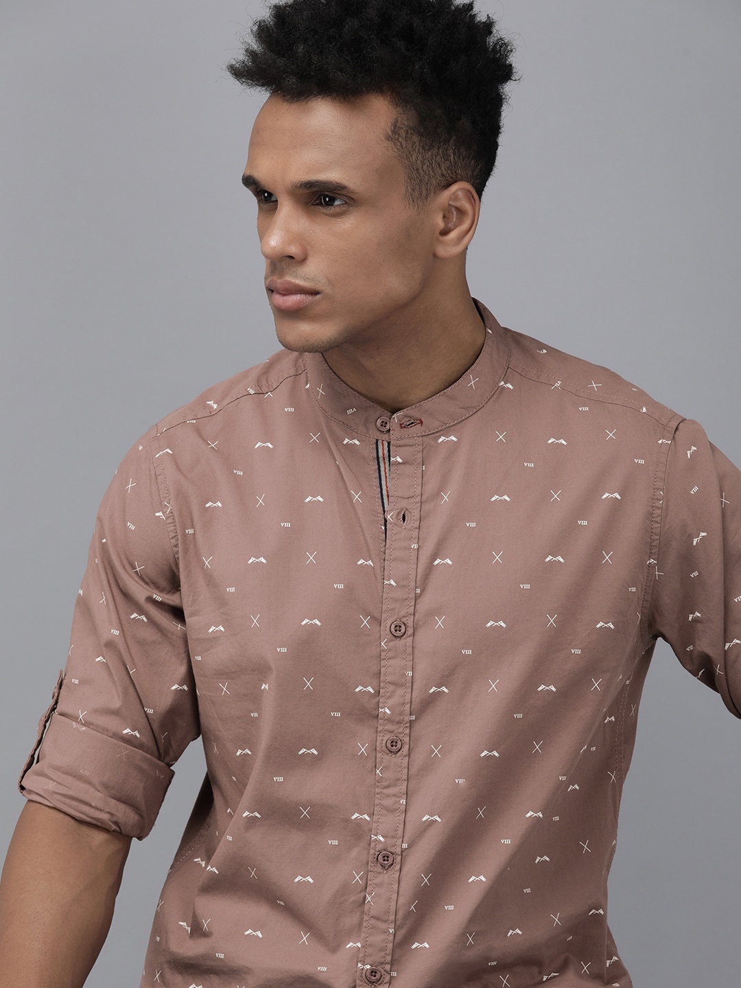 

The Roadster Lifestyle Co Men Mauve Roll-Up Sleeves Printed Shirt