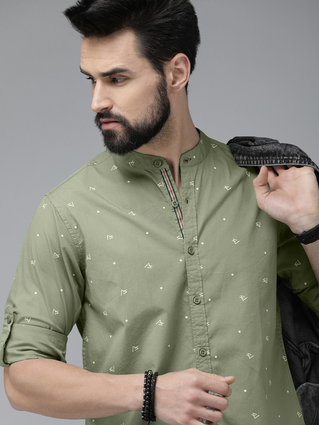 

Roadster Men Green Printed Casual Shirt