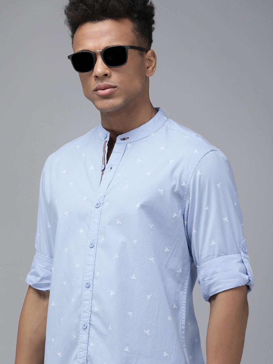 

The Roadster Lifestyle Co Men Blue & White Pure Cotton Printed Casual Shirt