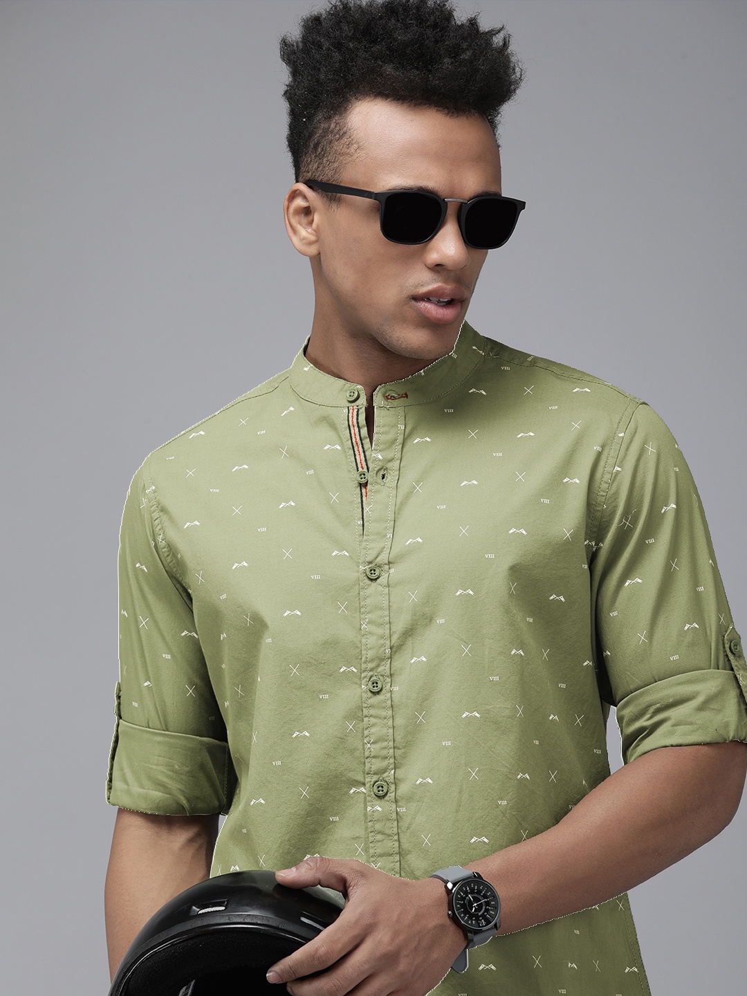 

The Roadster Lifestyle Co Men Green & White Printed Pure Cotton Casual Shirt