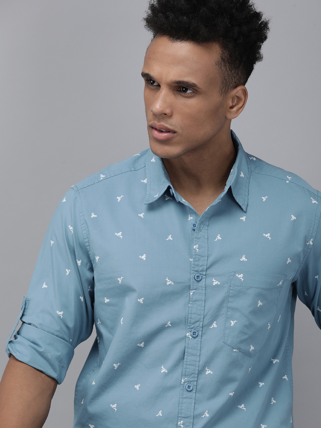 

The Roadster Lifestyle Co Men Blue Roll-Up Sleeves Printed Shirt