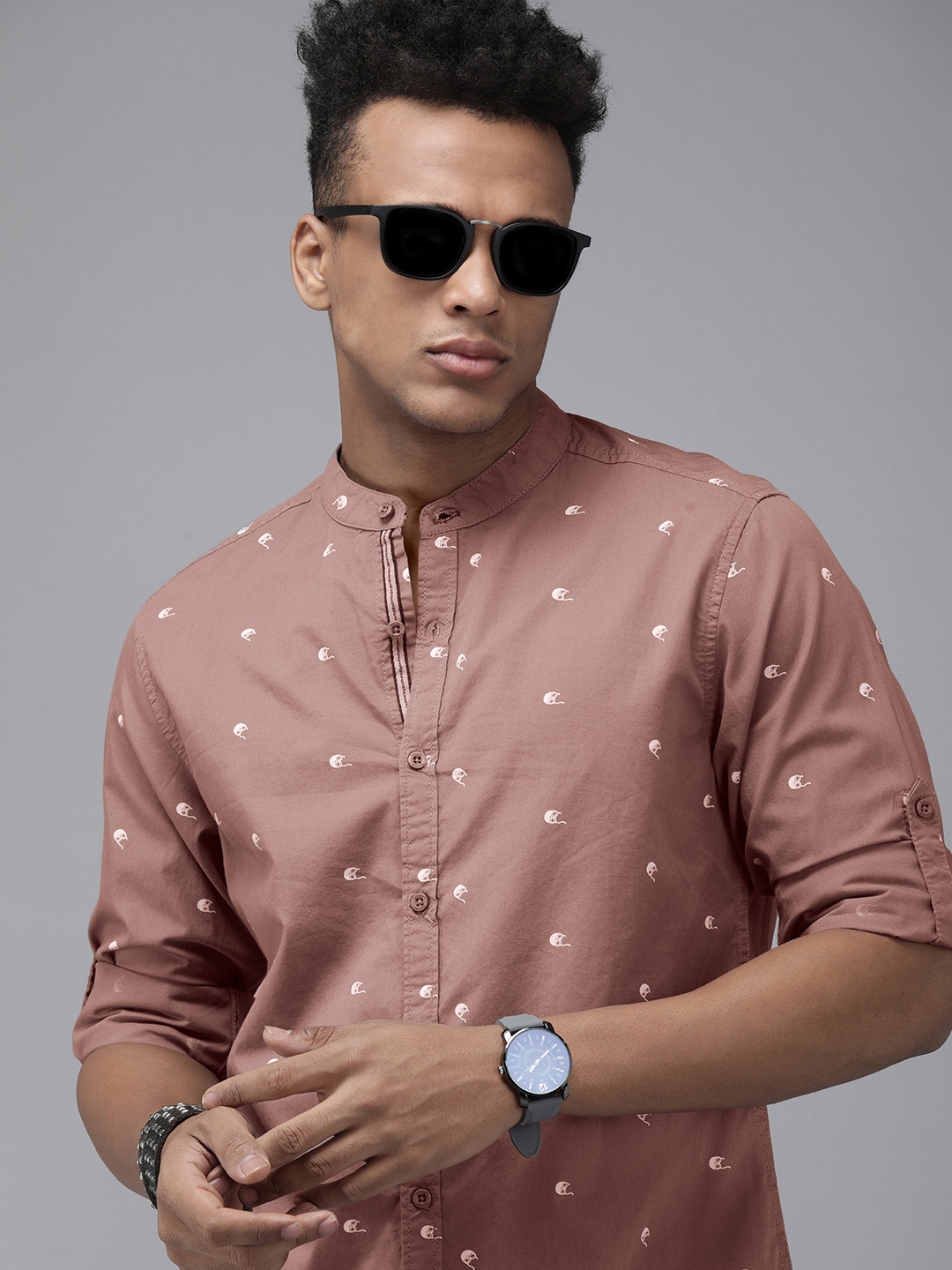 

The Roadster Lifestyle Co Men Mauve &White Printed Pure Cotton Casual Shirt