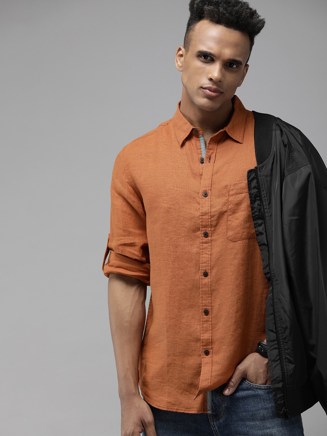 

The Roadster Lifestyle Co. Men Rust Orange Solid Pure Linen Roll-Up Sleeves Casual Shirt