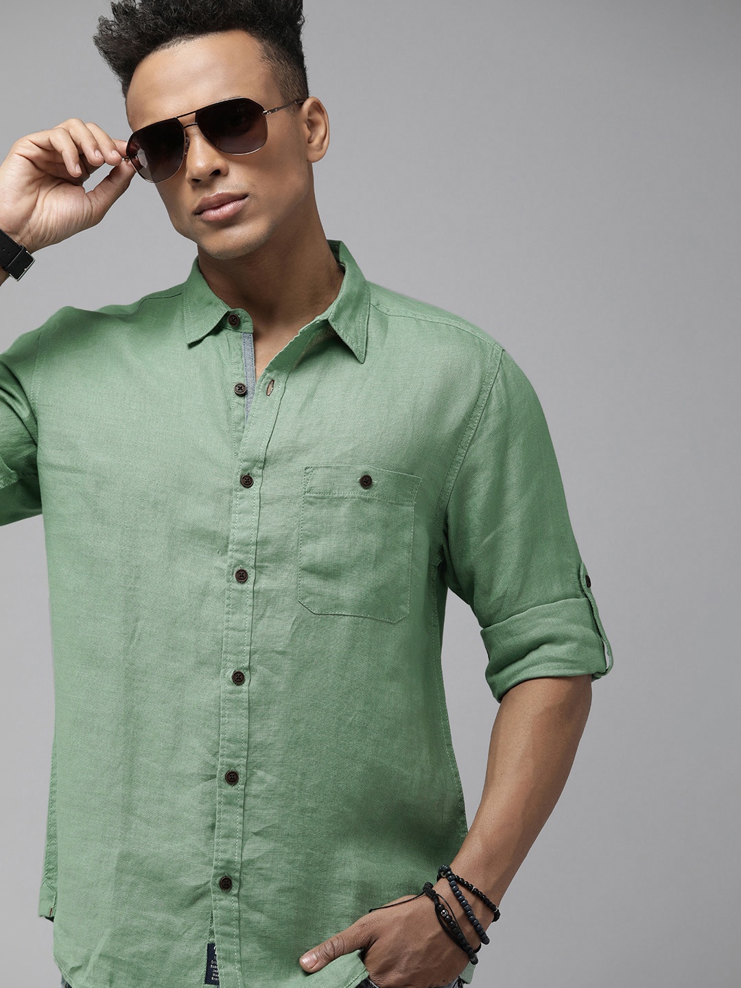 

Roadster Men Green Solid Linen Casual Shirt