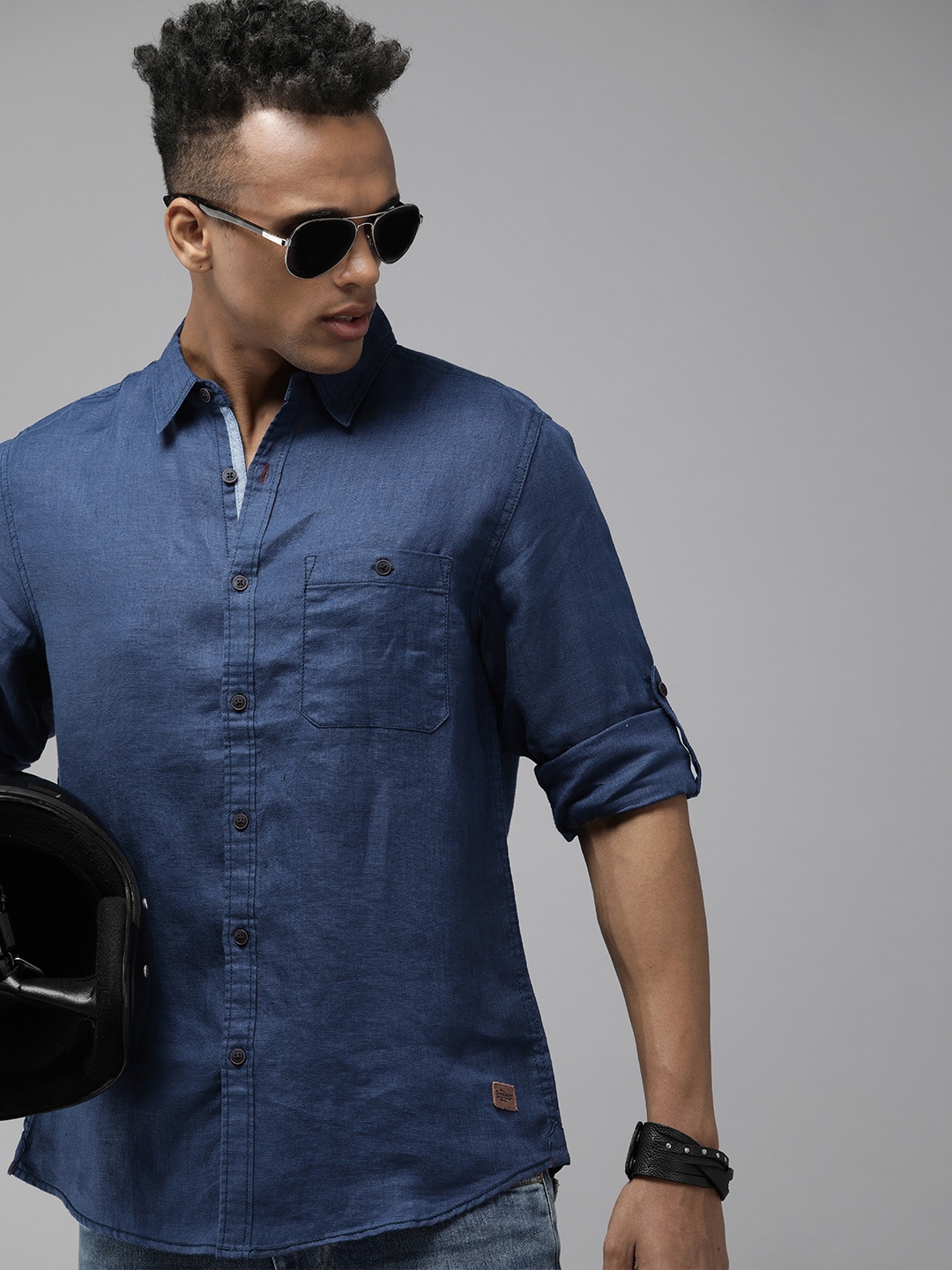 

The Roadster Lifestyle Co. Men Navy Blue Solid Pure Linen Roll-Up Sleeves Casual Shirt
