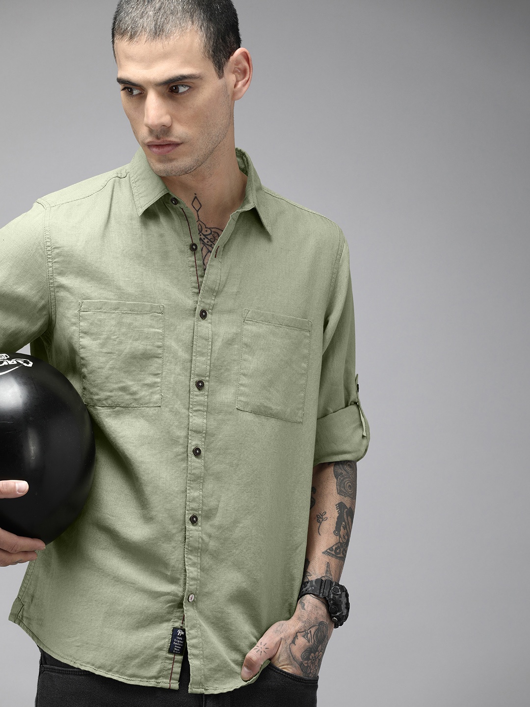 

The Roadster Lifestyle Co Men Olive Green Casual Shirt
