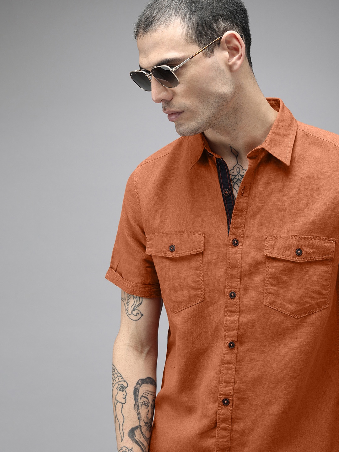 

The Roadster Lifestyle Co Men Brown Casual Shirt