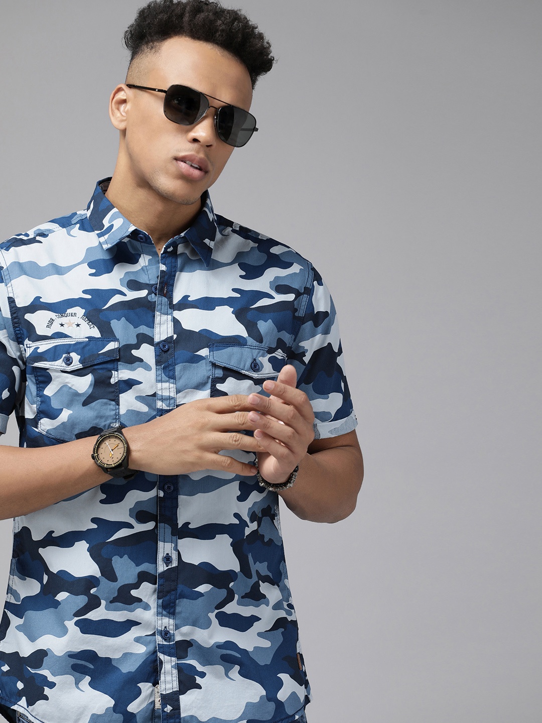 

The Roadster Lifestyle Co Men Blue Camouflage Printed Casual Shirt