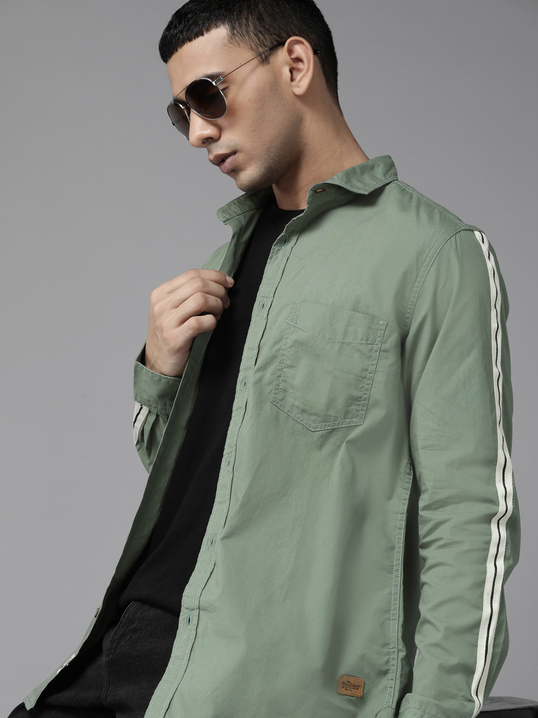 

The Roadster Lifestyle Co. Men Olive Green Solid Pure Cotton Casual Shirt