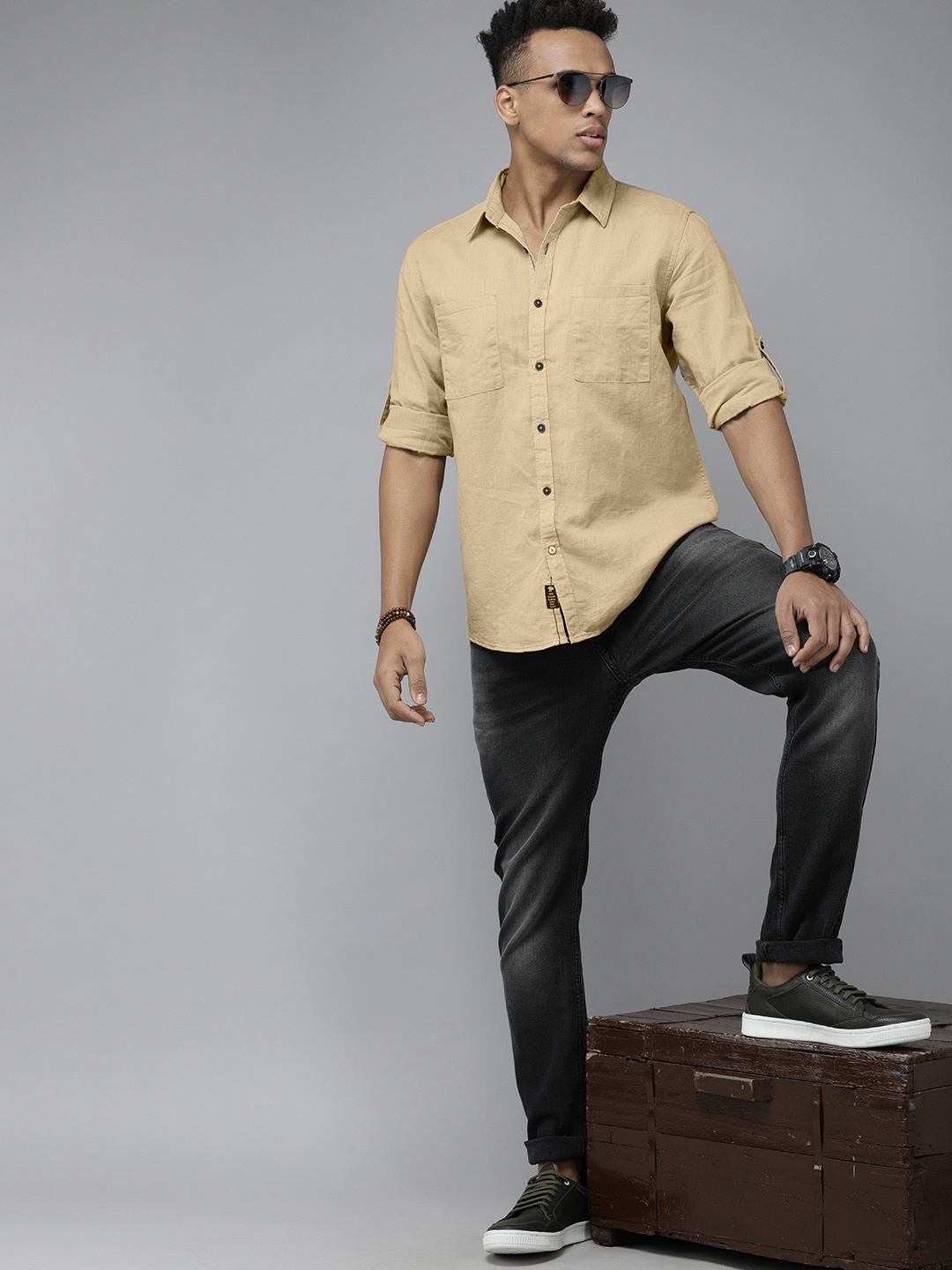 

Roadster Men Beige Roll-Up Sleeves Casual Shirt