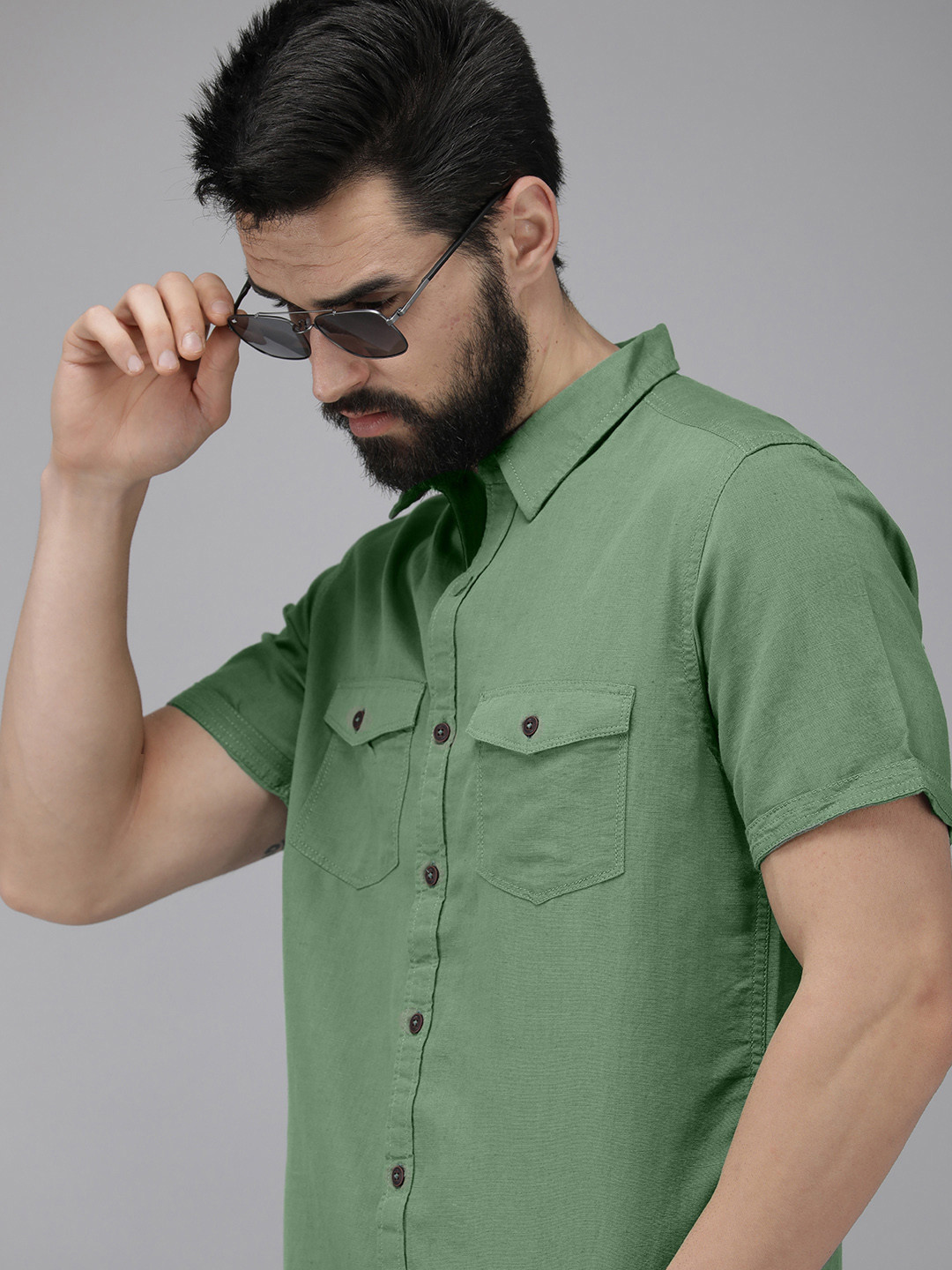 

The Roadster Lifestyle Co Men Green Casual Shirt