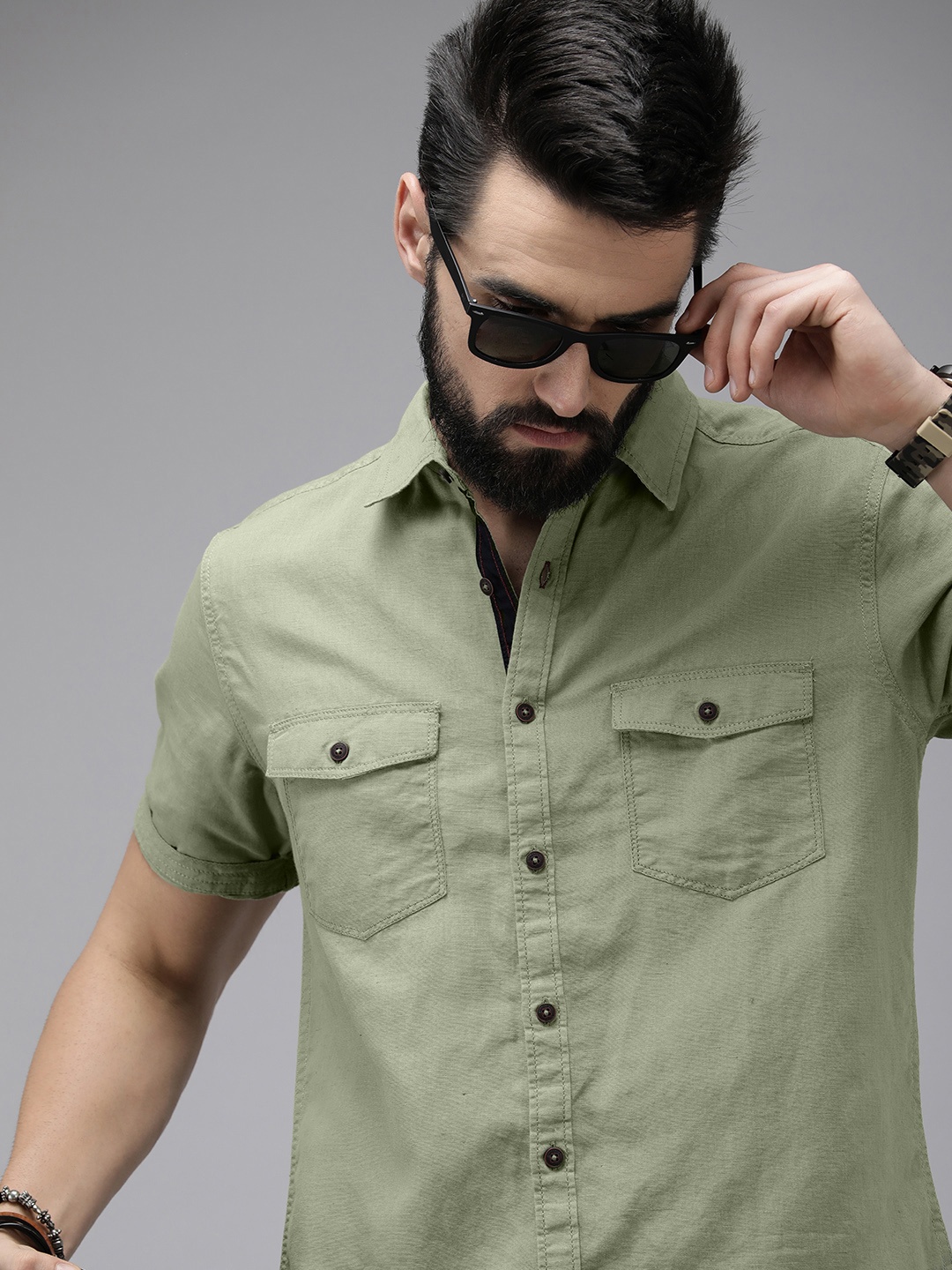 

The Roadster Lifestyle Co Men Green Solid Regular Fit Cotton Linen Casual Shirt