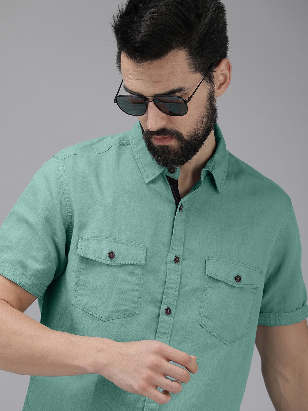 

The Roadster Lifestyle Co Men Green Casual Shirt