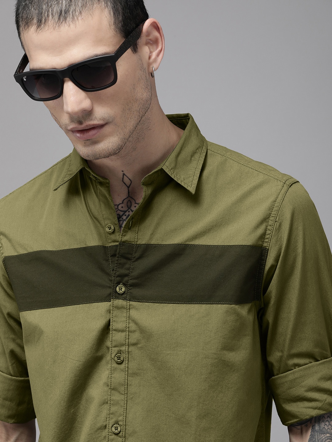 

The Roadster Lifestyle Co Men Olive Green Colourblocked Pure Cotton Casual Shirt