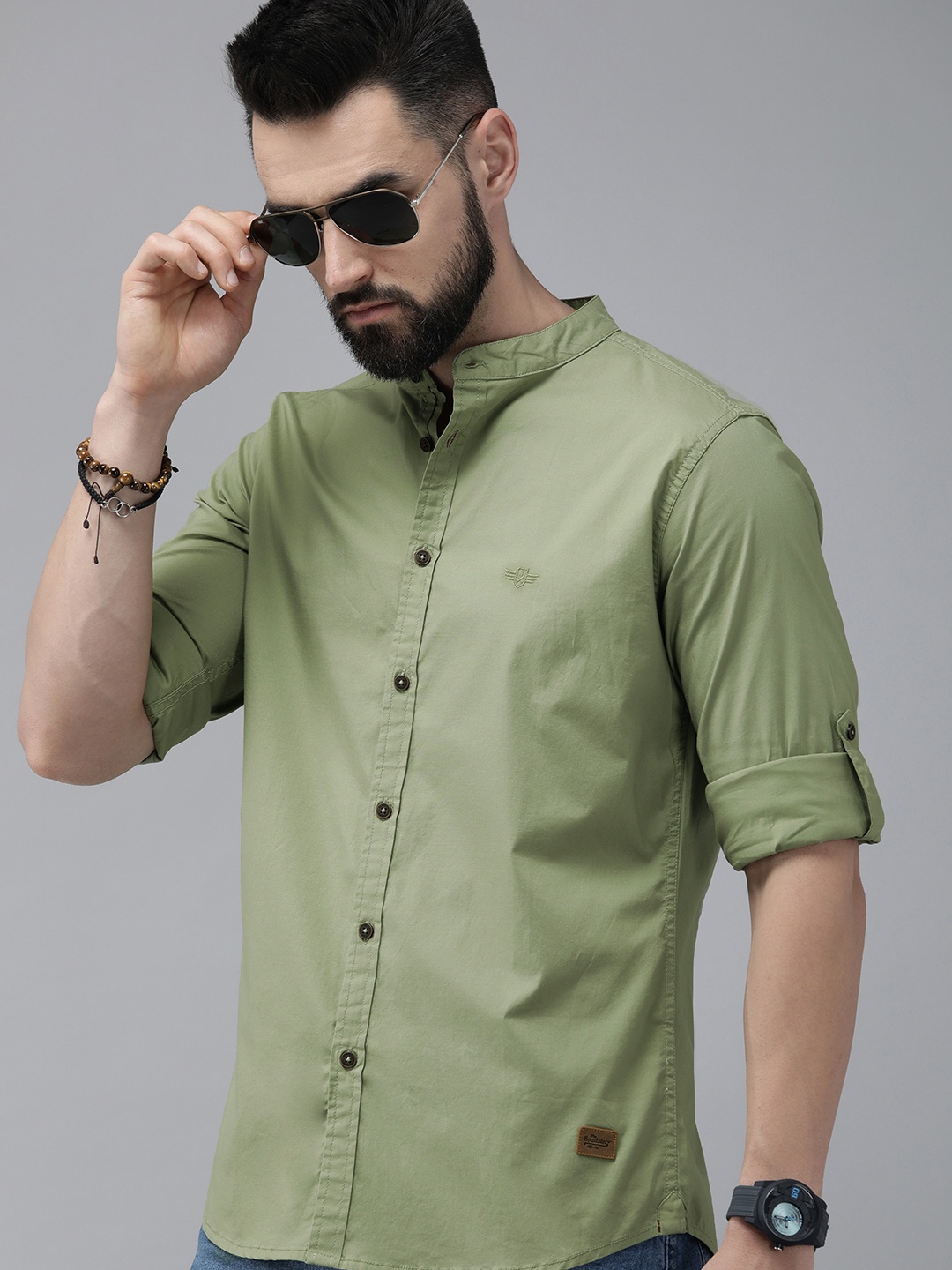 

The Roadster Lifestyle Co. Men Green Solid Roll-Up Sleeves Slim Fit Casual Shirt
