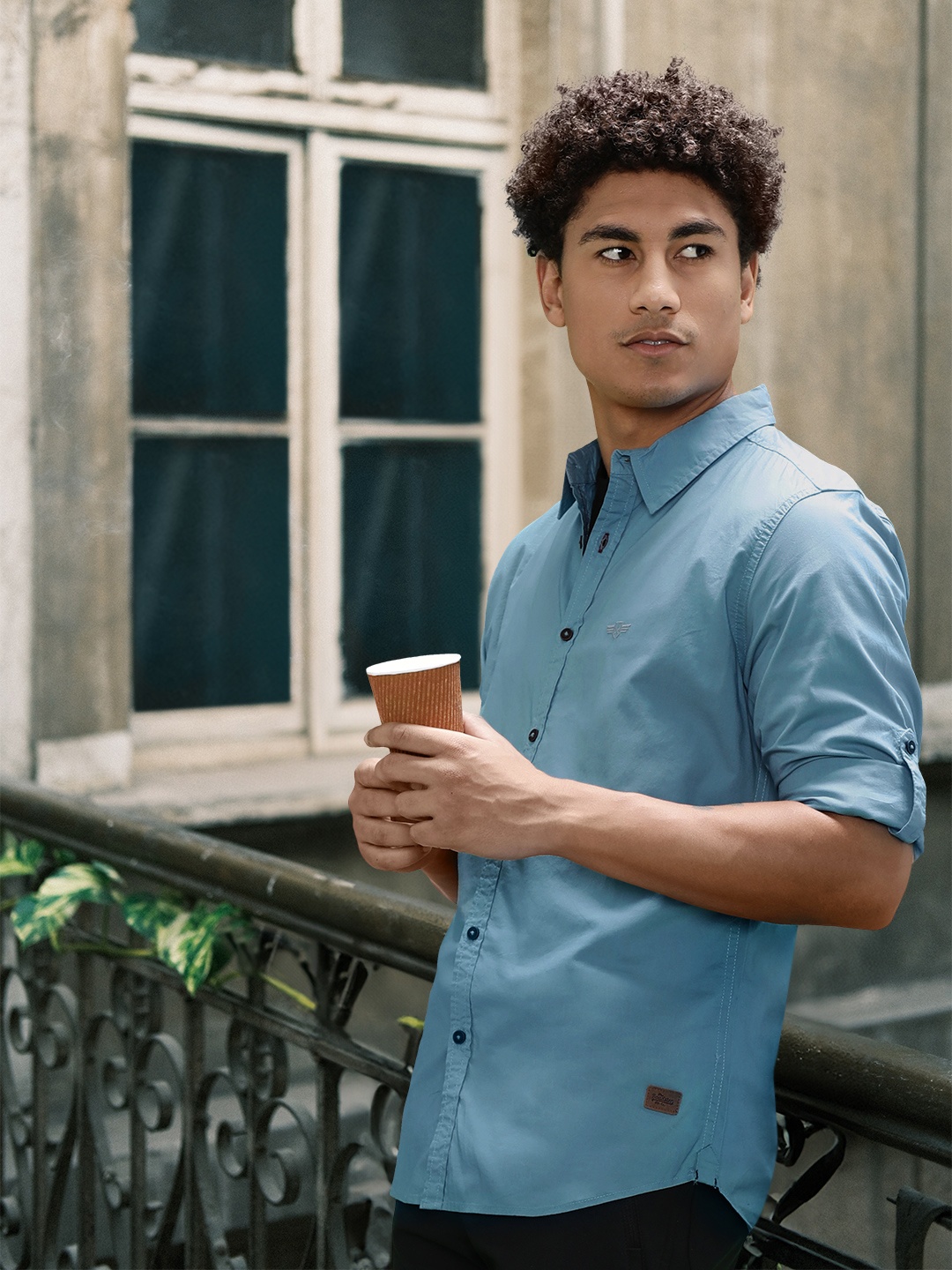 

The Roadster Lifestyle Co. Men Solid Slim Fit Casual Shirt, Blue