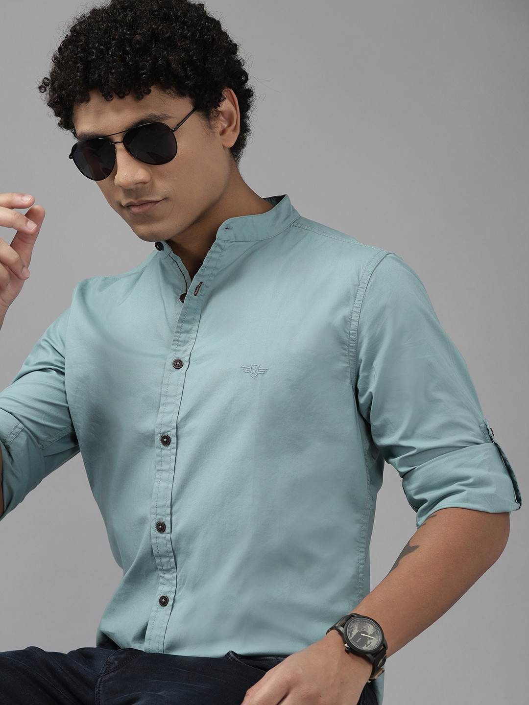 

The Roadster Lifestyle Co. Men Blue Solid Slim Fit Casual Shirt