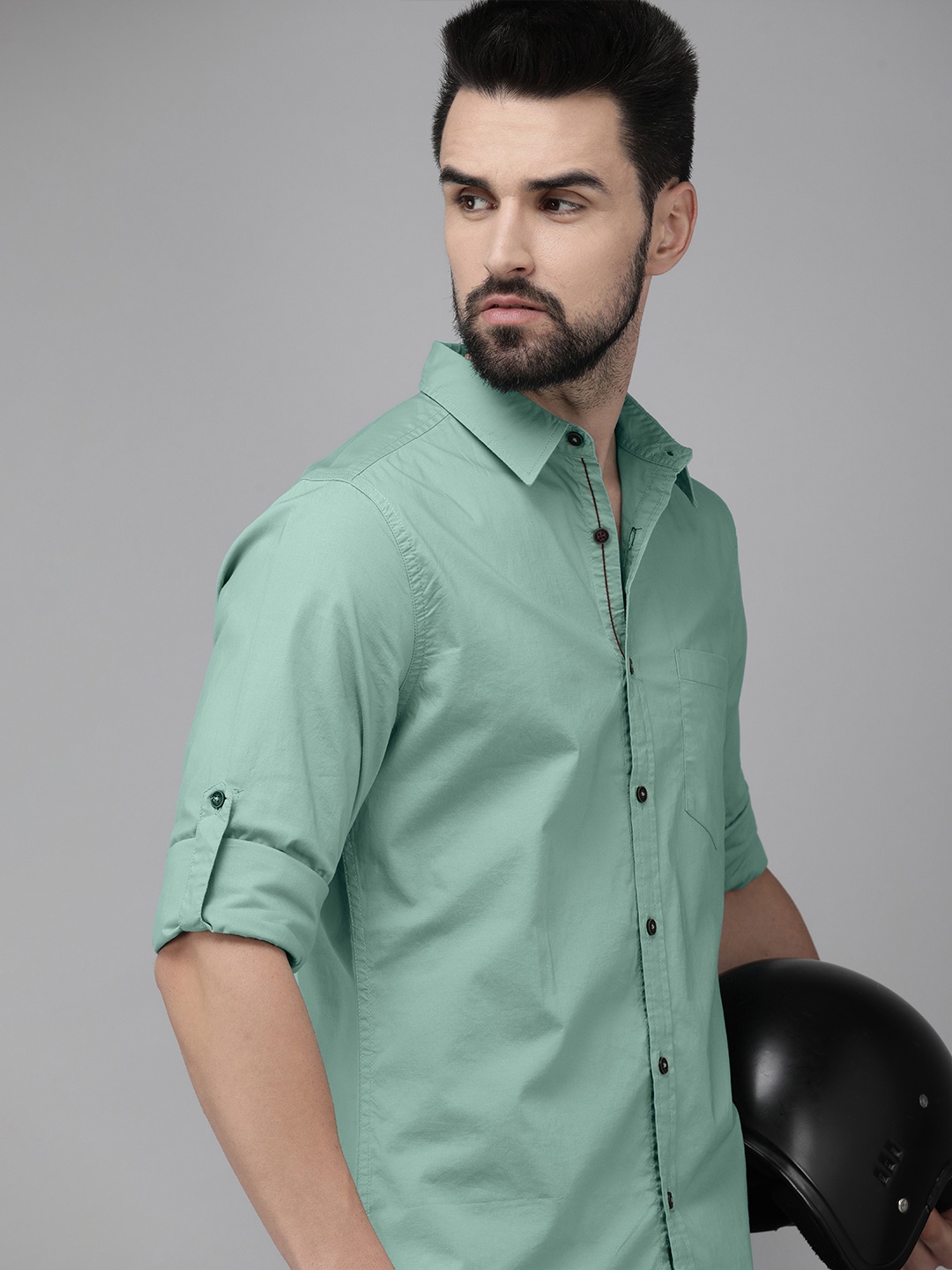 

Roadster Men Sea Green Solid Roll-Up Sleeve Casual Shirt