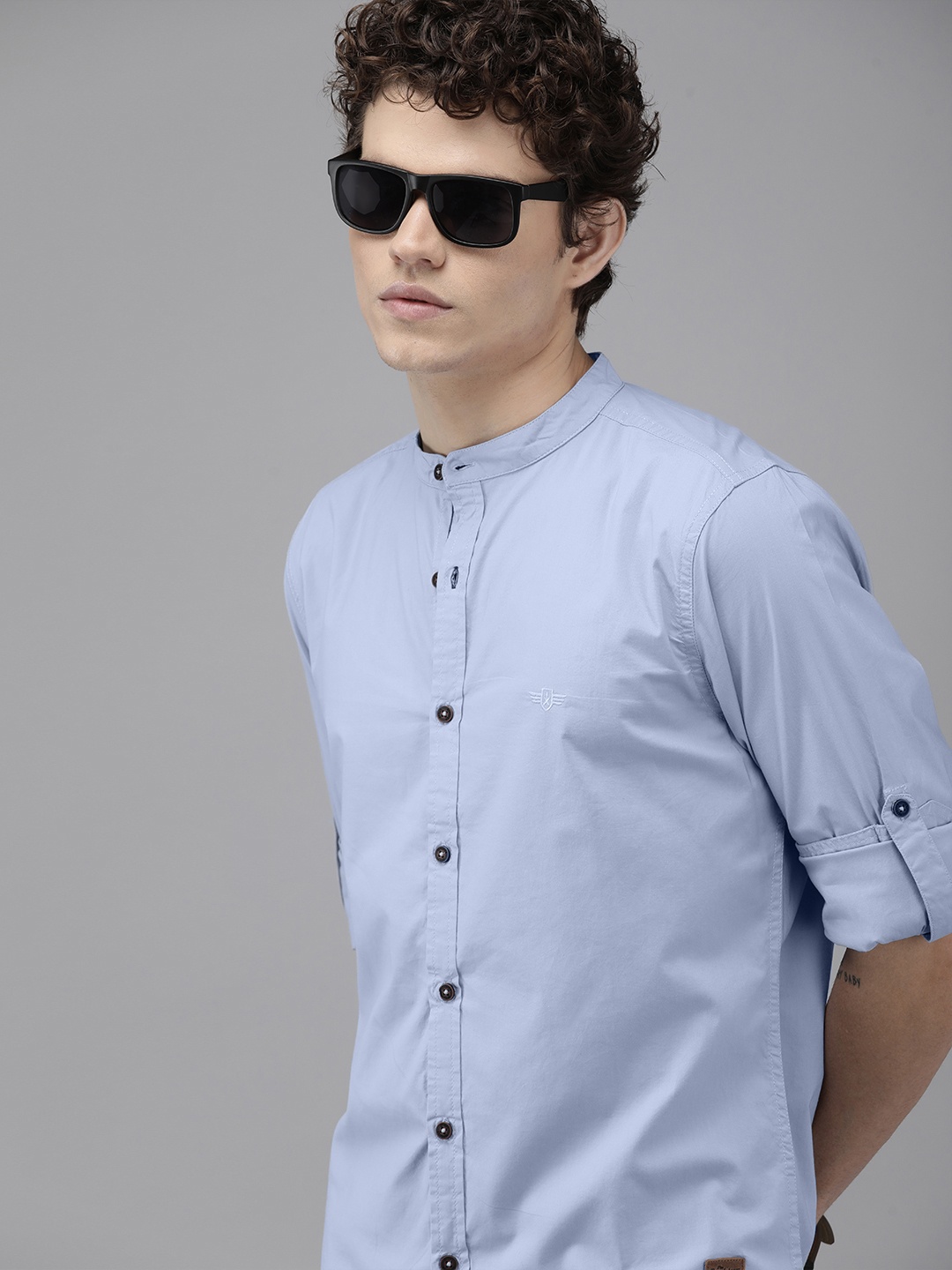 

The Roadster Lifestyle Co Men Blue Solid Slim Fit Casual Shirt