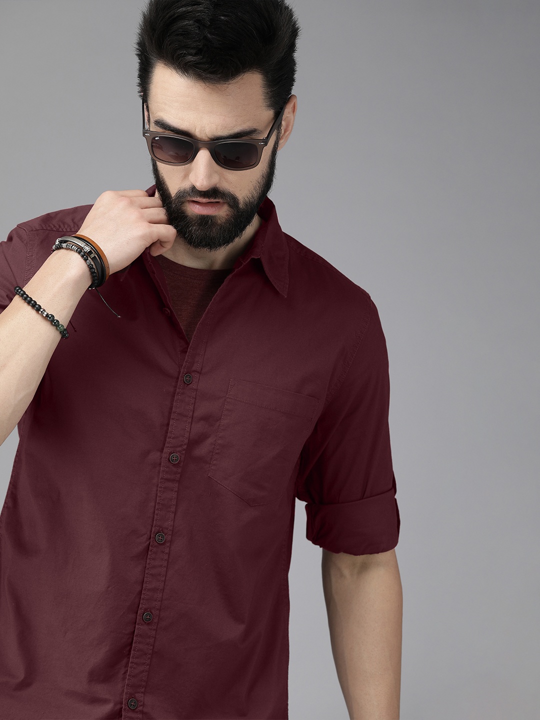 

The Roadster Lifestyle Co. Men Maroon Slim Fit Casual Shirt