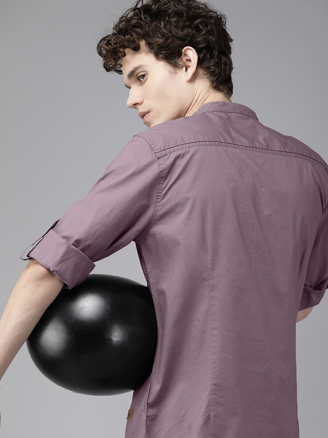 

The Roadster Lifestyle Co. Men Mauve Solid Mandarian Collar Casual Shirt