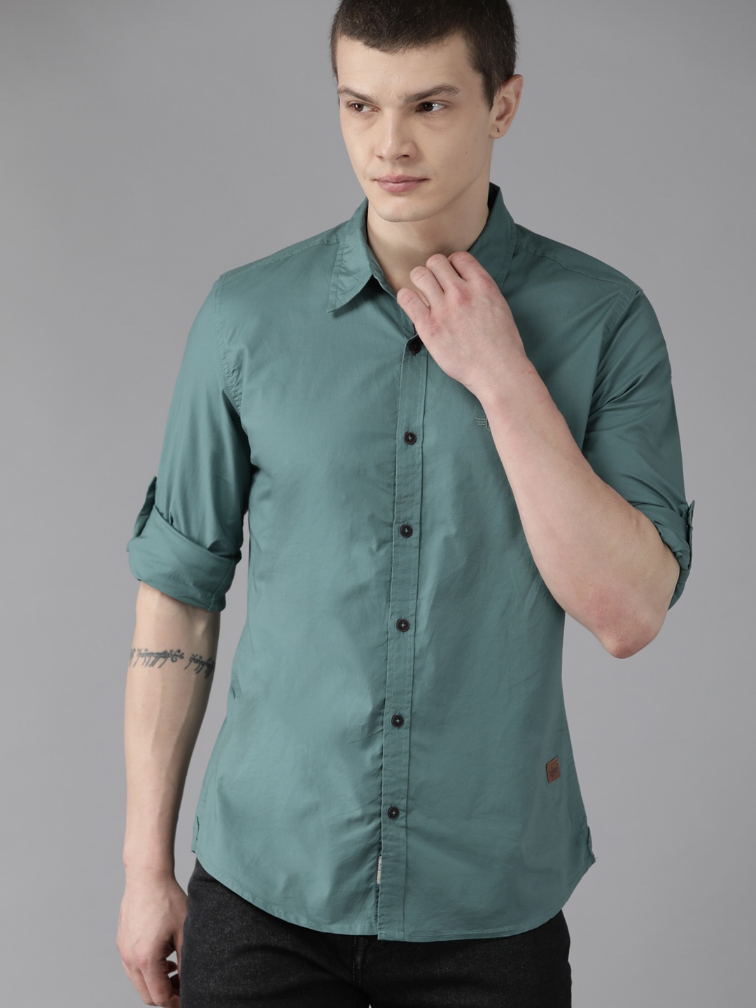 

The Roadster Lifestyle Co. Slim Fit Roll-Up Sleeves Shirt, Green