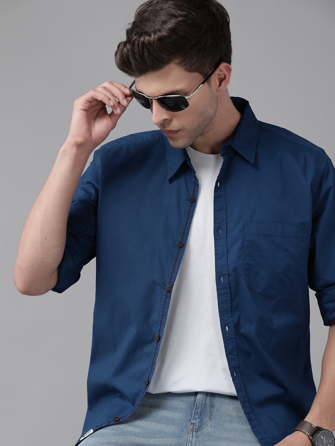 

Roadster Men Navy Blue Pure Cotton Solid Casual Shirt