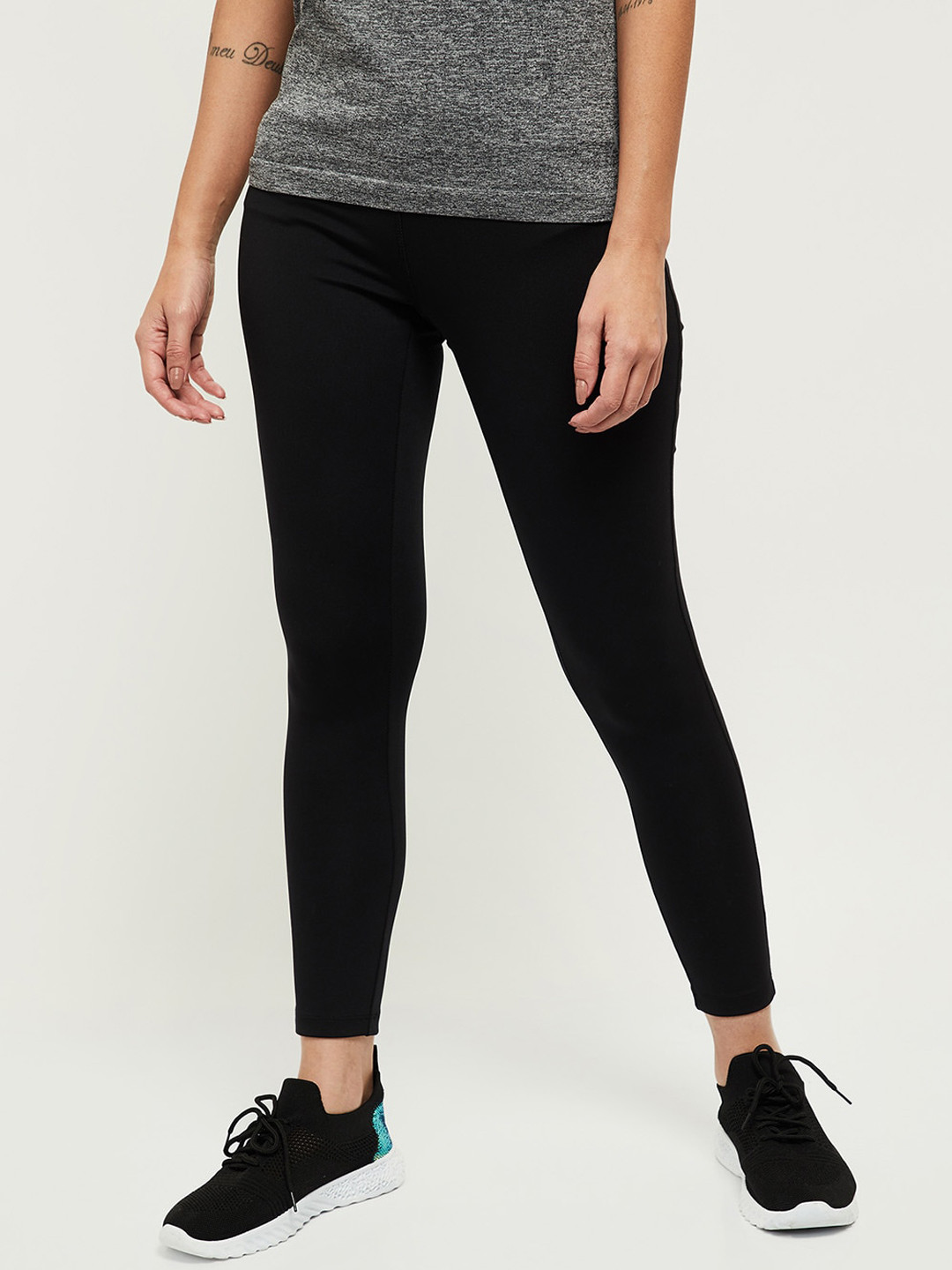 

max Women Black Solid Tights