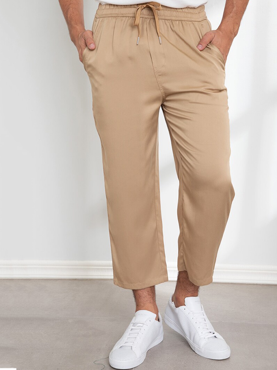 

ORIGIN BY ZALORA Men Beige Solid Regular Trousers